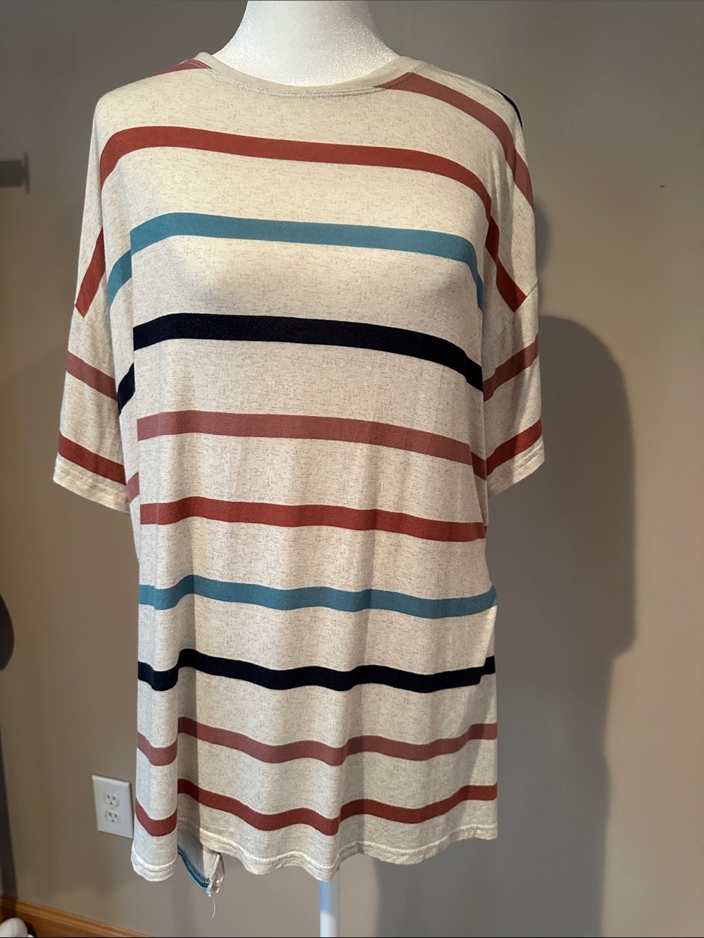 Casual Cream Short-Sleeve Tee with Blue, Rust, and Navy Stripes